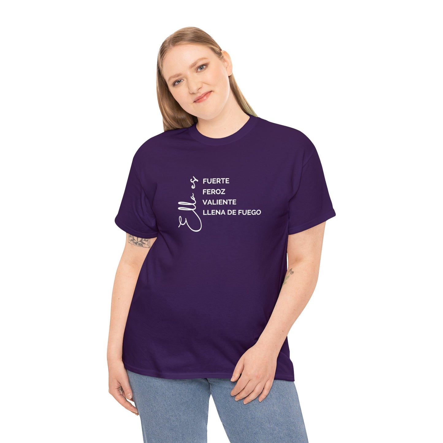 Ella es fuerte, feroz, valiente, llena de fuego Shirt | feminista | chica fuerte | día de la mujer shirt 💜