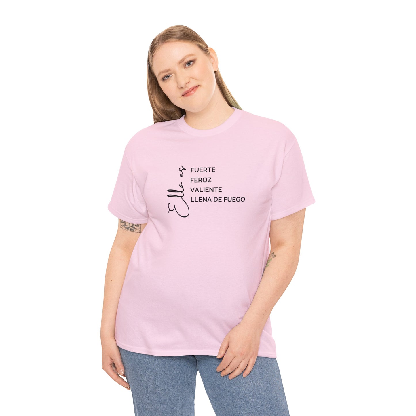 Ella es fuerte, feroz, valiente, llena de fuego Shirt | feminista | chica fuerte | día de la mujer shirt 💜