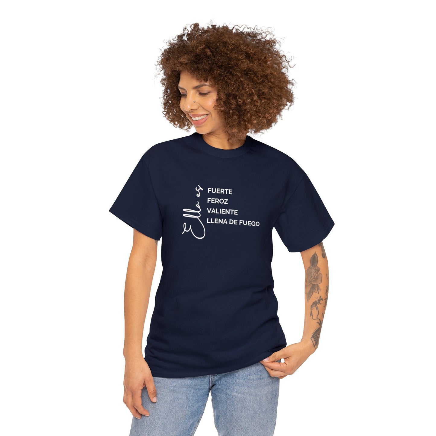 Ella es fuerte, feroz, valiente, llena de fuego Shirt | feminista | chica fuerte | día de la mujer shirt 💜