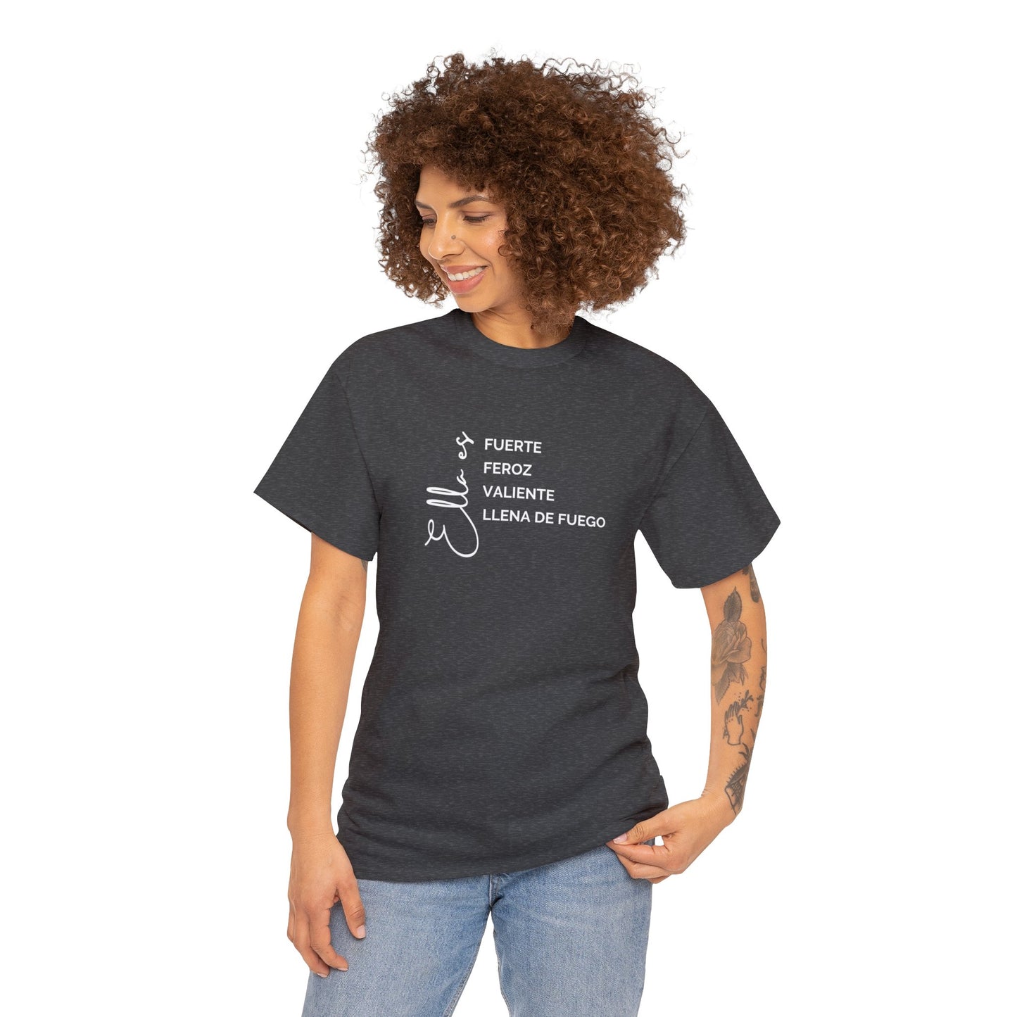 Ella es fuerte, feroz, valiente, llena de fuego Shirt | feminista | chica fuerte | día de la mujer shirt 💜