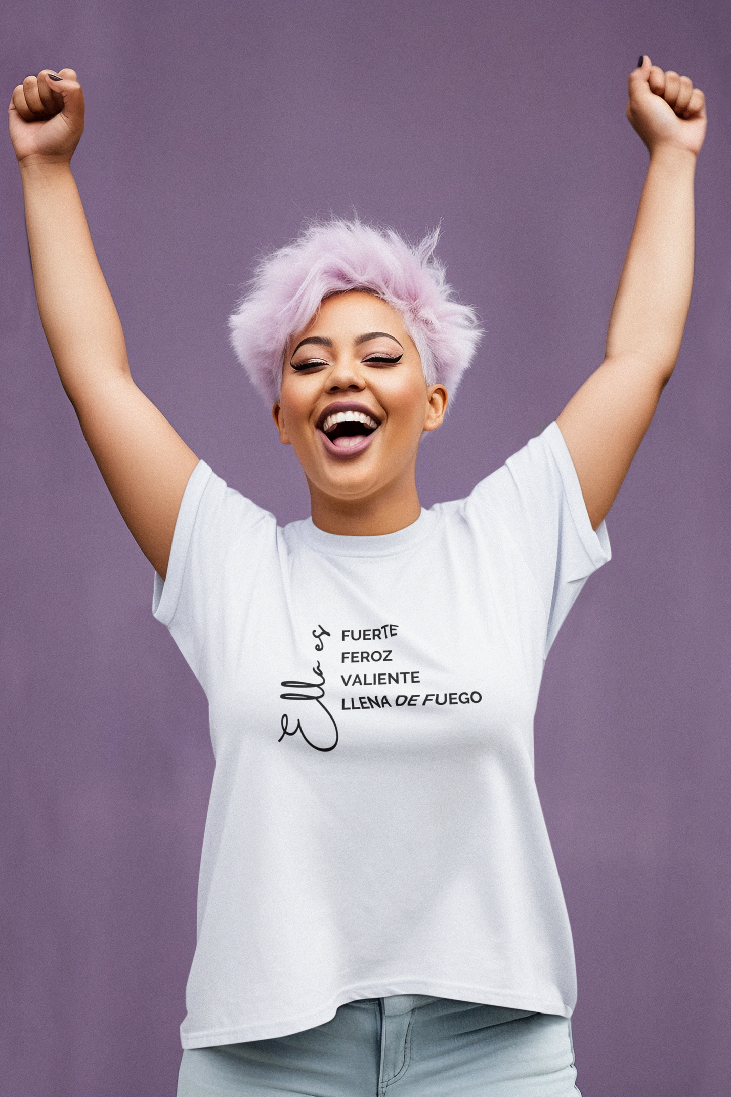 Ella es fuerte, feroz, valiente, llena de fuego Shirt | feminista | chica fuerte | día de la mujer shirt 💜