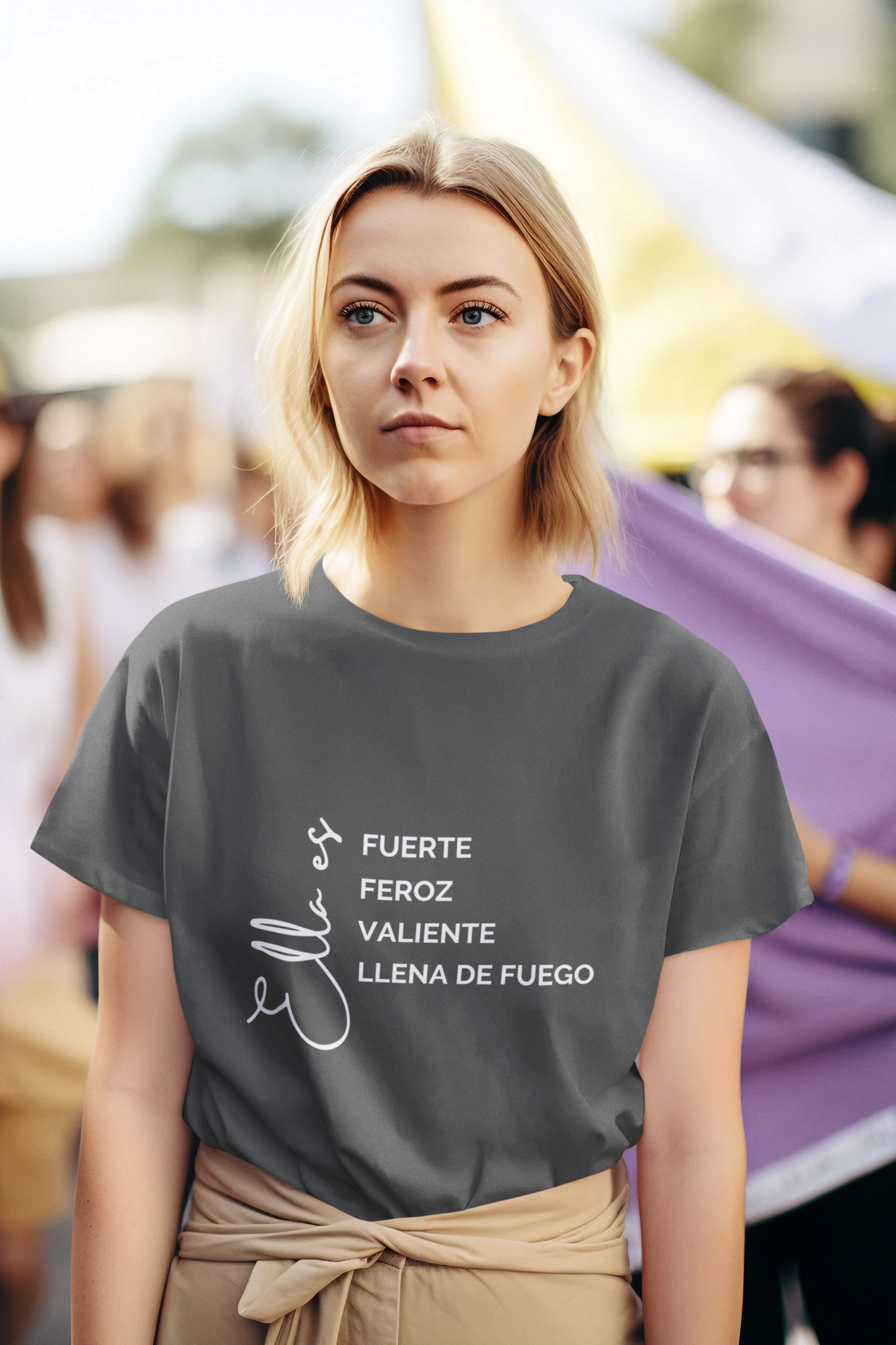 Ella es fuerte, feroz, valiente, llena de fuego Shirt | feminista | chica fuerte | día de la mujer shirt 💜